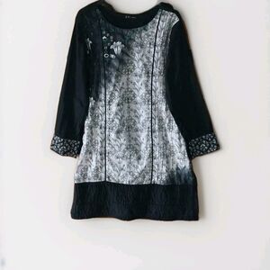 Boho Tunic Top Womens Large 14 Black Floral Embroidered Sleeve Ends J PRET Mom